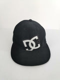 Gorra Negra DC / Size 7 1/8 (56.8 cm)
