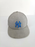 Gorra Gris NY YANKEES / Size 6 7/8 (54.9 cm)